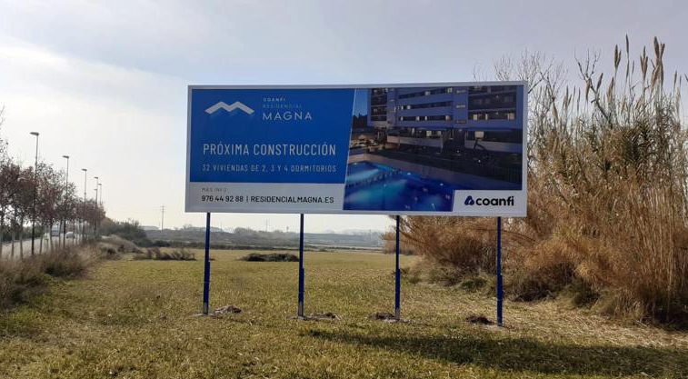 Ya está colocada la valla de Coanfi Residencial Magna en Miralbueno